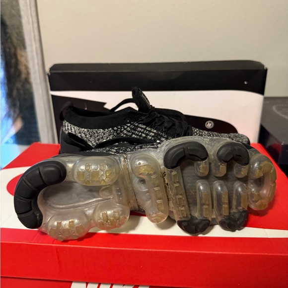 Women’s Vapor Max Plus - Picture 2 of 3